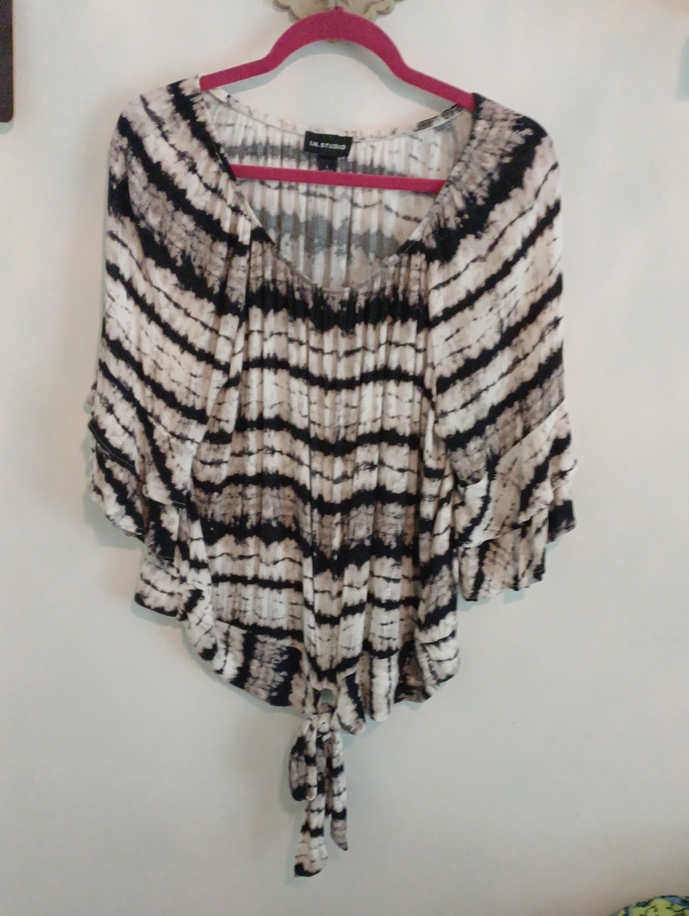 I.N. Studio Black and Cream Tie-Front Blouse